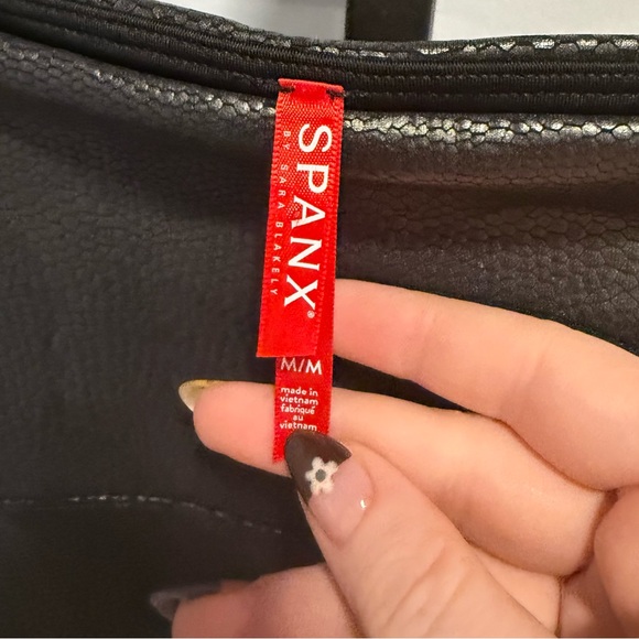 Spanx Faux Leather Snake Shine Pebbled Leggings, size Medium - Picture 3 of 8